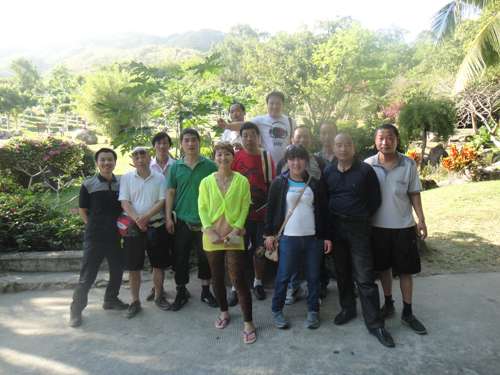 公司組織2012年度先進(jìn)個人去海南三亞旅游1.jpg